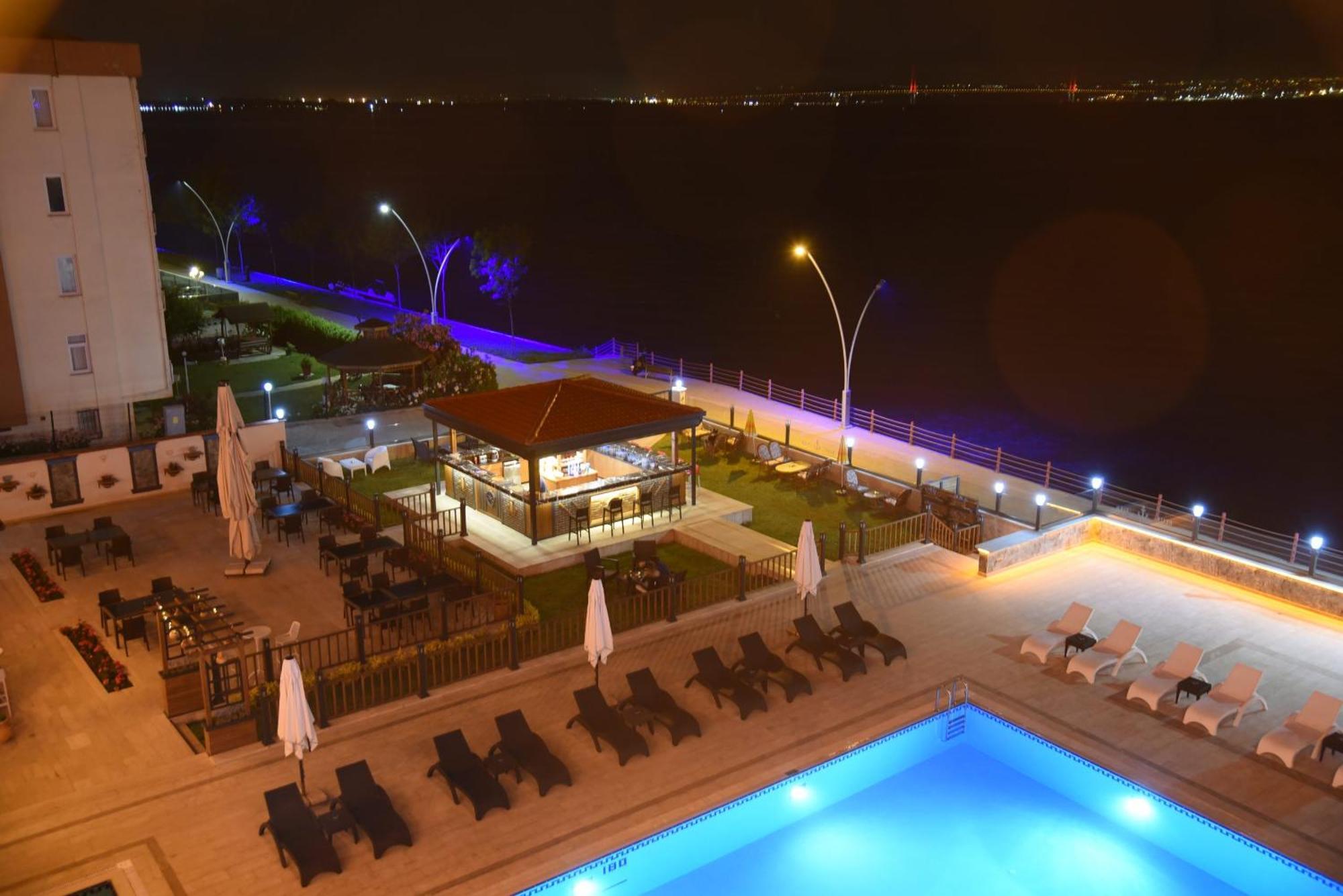 Blue Pier Hotel Kocaeli Buitenkant foto