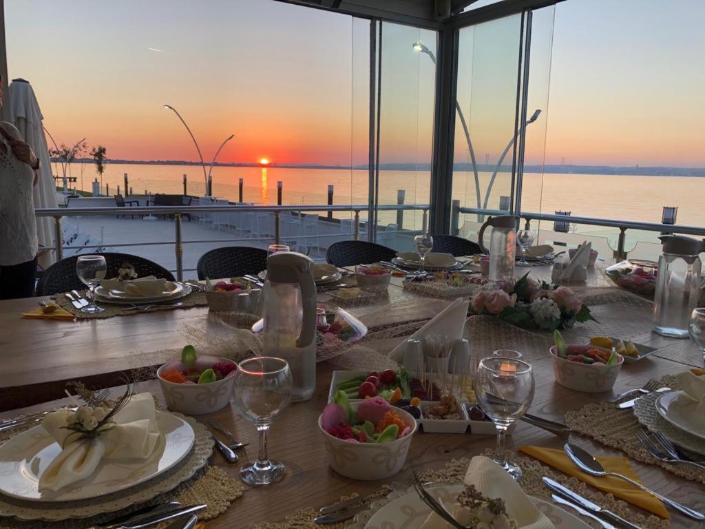 Blue Pier Hotel Kocaeli Buitenkant foto